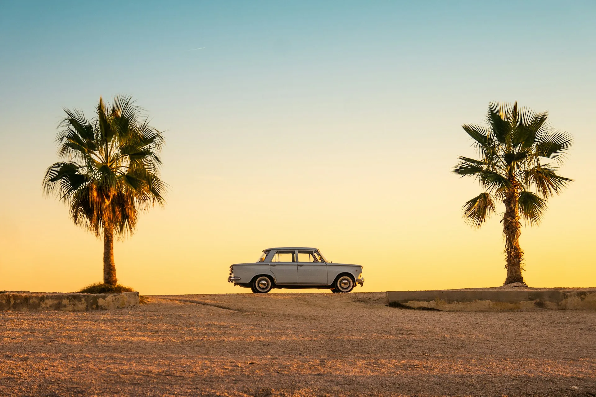 Voiture stationnée en plein soleil par forte chaleur